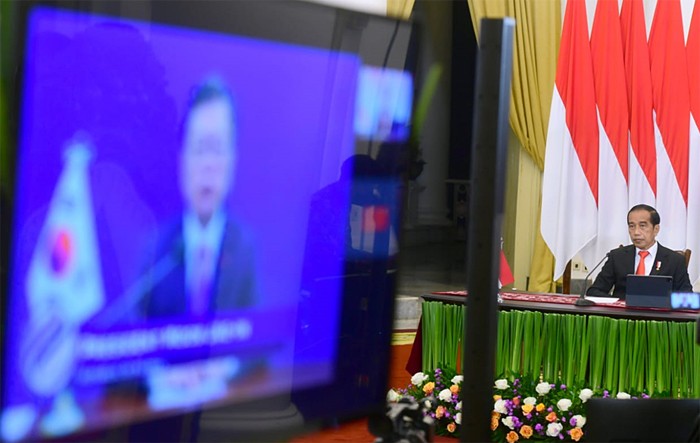 Presiden Joko Widodo menyampaikan komitmen Indonesia untuk terus memajukan demokrasi dan hak asasi manusia (HAM), baik pada level kawasan maupun global.
