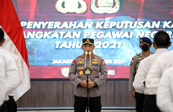 Kapolri Jenderal Listyo Sigit Prabowo resmi melantik 44 orang eks pegawai Komisi Pemberantasan Korupsi sebagai Aparatur Sipil Negara di institusi Polri.