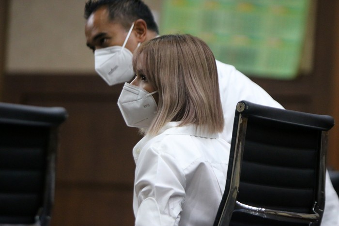 Terdakwa artis Nia Ramadhani menjalani sidang lanjutan di Pengadilan Negeri, Jakarta Pusat, Kamis (9/12/2021).