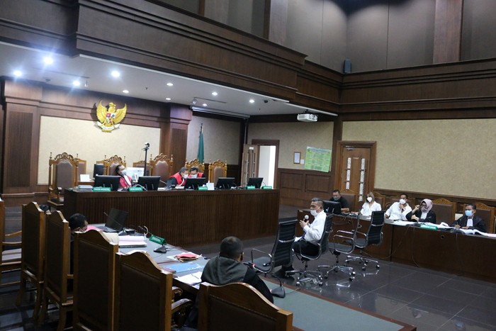 Terdakwa artis Nia Ramadhani menjalani sidang lanjutan di Pengadilan Negeri, Jakarta Pusat, Kamis (9/12/2021).