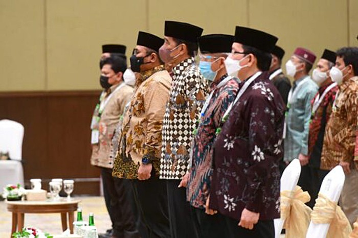 Presiden Joko Widodo menegaskan komitmen pemerintah untuk menjadikan Indonesia sebagai pusat ekonomi syariah pada tahun 2024.