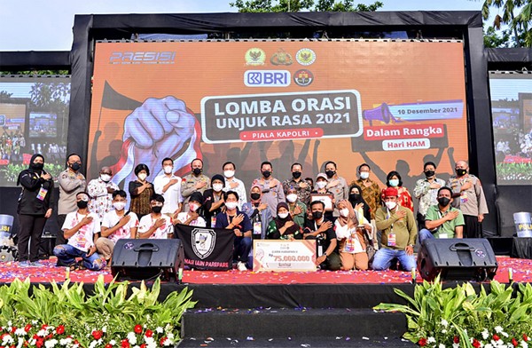 Kapolri Jenderal Listyo Sigit Prabowo mengajak seluruh pihak untuk menciptakan alam demokrasi di Indonesia kedepannya untuk semakin jauh lebih baik lagi.