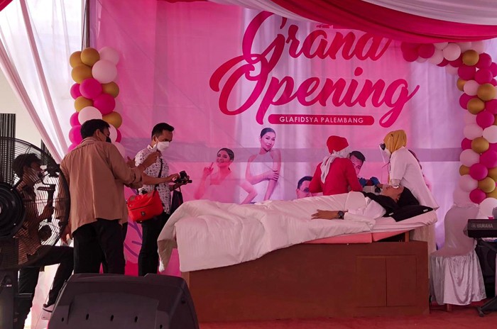 Palembang menambah deretan cabang klinik yang dipimpin oleh dr. Attaubah Mufid dan dr. Reza Gladys, Dipl.AAAM.
