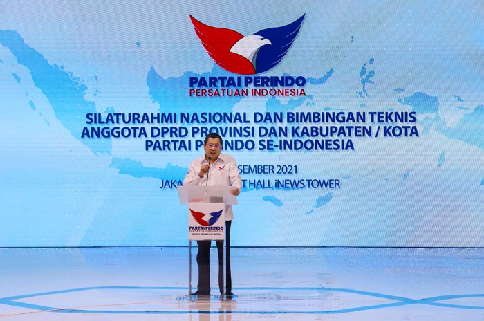 Ketua Umum DPP Partai Perindo Hary Tanoesoedibjo memberikan sambutan saat acara penutupan Silatnas dan Bimtek 2021 Partai Perindo di Jakarta Concert Hall.