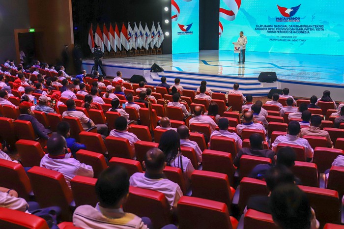 Ketua Umum DPP Partai Perindo Hary Tanoesoedibjo memberikan sambutan saat acara penutupan Silatnas dan Bimtek 2021 Partai Perindo di Jakarta Concert Hall.