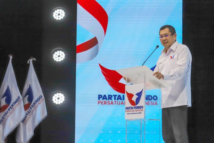 Ketua Umum DPP Partai Perindo Hary Tanoesoedibjo memberikan sambutan saat acara penutupan Silatnas dan Bimtek 2021 Partai Perindo di Jakarta Concert Hall.