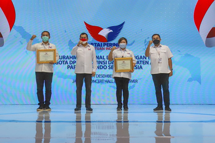 Ketua Umum DPP Partai Perindo Hary Tanoesoedibjo memberikan sambutan saat acara penutupan Silatnas dan Bimtek 2021 Partai Perindo di Jakarta Concert Hall.