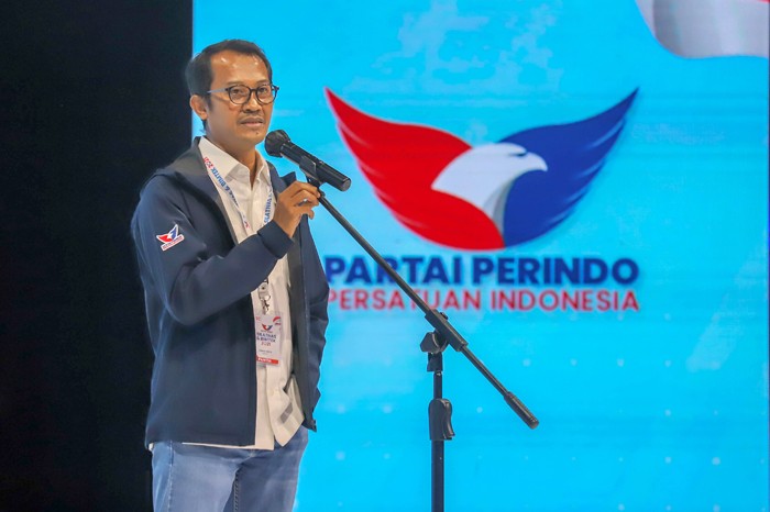 Ketua Umum DPP Partai Perindo Hary Tanoesoedibjo memberikan sambutan saat acara penutupan Silatnas dan Bimtek 2021 Partai Perindo di Jakarta Concert Hall.