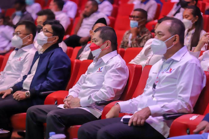 Ketua Umum DPP Partai Perindo Hary Tanoesoedibjo memberikan sambutan saat acara penutupan Silatnas dan Bimtek 2021 Partai Perindo di Jakarta Concert Hall.