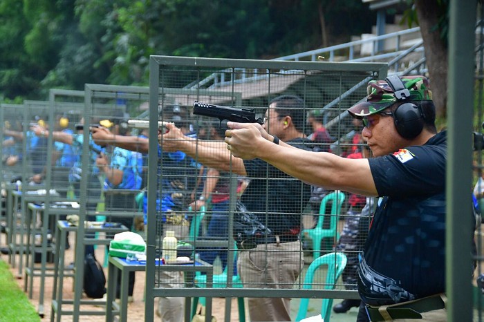 Perlombaan menembak Kasal Cup 2021 di Lapangan Tembak Jusman Puger Kesatrian Marinir Hartono, Cilandak, Jakarta Selatan, Sabtu (11/12/2021).