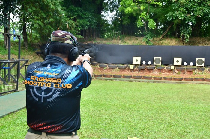 Perlombaan menembak Kasal Cup 2021 di Lapangan Tembak Jusman Puger Kesatrian Marinir Hartono, Cilandak, Jakarta Selatan, Sabtu (11/12/2021).