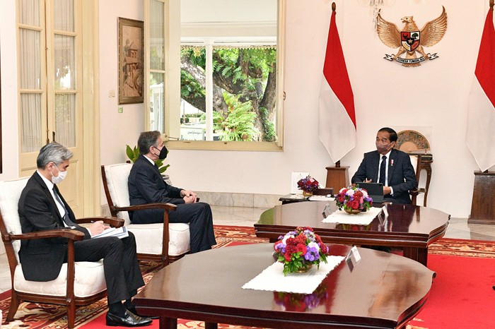 Presiden Joko Widodo melakukan pertemuan bilateral dengan Menteri Luar Negeri Amerika Serikat Anthony J. Blinken, pada Senin, 13 Desember 2021.