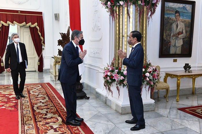 Presiden Joko Widodo melakukan pertemuan bilateral dengan Menteri Luar Negeri Amerika Serikat Anthony J. Blinken, pada Senin, 13 Desember 2021.