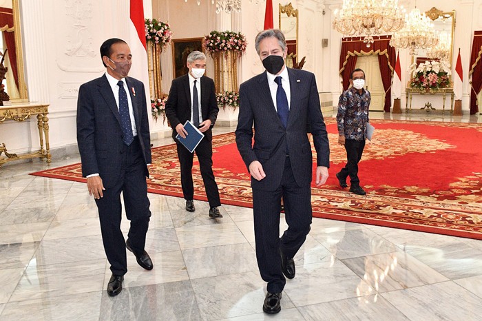 Presiden Joko Widodo melakukan pertemuan bilateral dengan Menteri Luar Negeri Amerika Serikat Anthony J. Blinken, pada Senin, 13 Desember 2021.