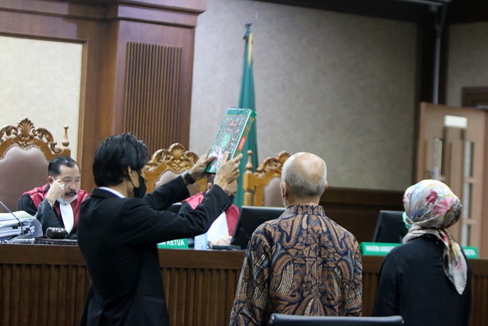 Terdakwa Pemilik PT AMS, Kiagus Emil Fahmy Cornain menjalani sidang lanjutan di Pengadilan Tipikor, Jakarta, Selasa (14/12/2021).