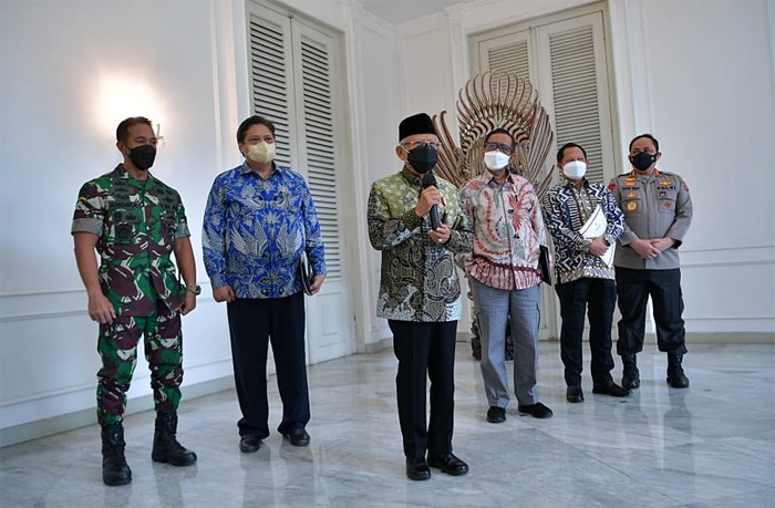 Wapres menekankan agar seluruh pihak terkait dapat lebih mendekatkan diri juga beradaptasi dengan kondisi, baik kondisi alam dan masyarakat di Papua.