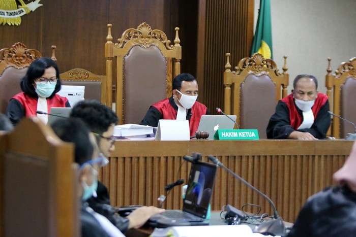 Terdakwa Komisaris PT Hanson International Tbk (MYRX) Benny Tjokrosaputro menjalani sidang lanjutan di Pengadilan Tipikor, Jakarta, Kamis (16/12/2021).