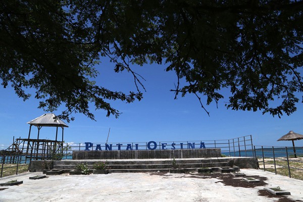 Pusat Informasi Ekowisata (PIE) TNP Laut Sawu, di Pantai Oesina Nusa Tenggara Timur, Kamis (16/12/2021).