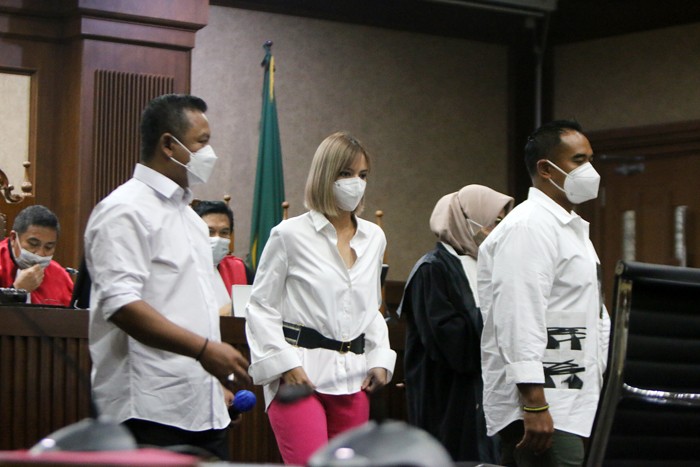 Selebriti Nia Ramadhani saat menjalani sidang lanjutan kasus dugaan penyalahgunaan narkoba di Pengadilan Negeri Jakarta Pusat, Kamis (16/12/2021).