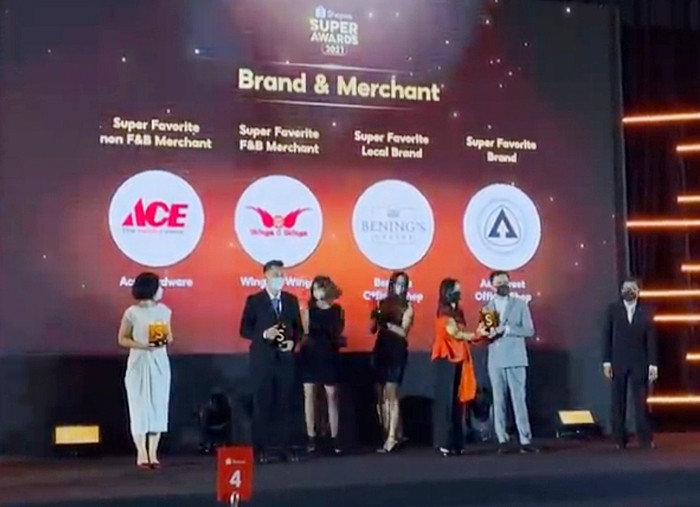 Produk Bening's Skincare yang dia dirikan memenangkan dua penghargaan yaitu Super Favorite Local Brand dan Super Favorite Seleb-preneur.