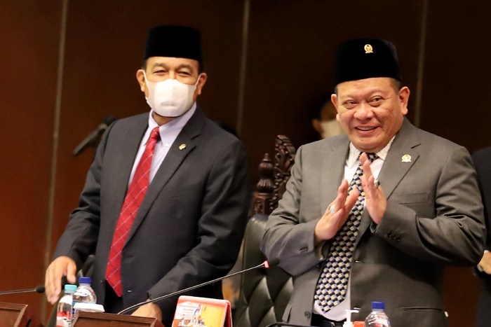 Sidang paripurna ke-6 masa sidang II tahun sidang 2021-2022 di Nusantara V, Kompleks Parlemen MPR/DPR-DPD, Senayan, Jakarta, Kamis (16/12/2021).