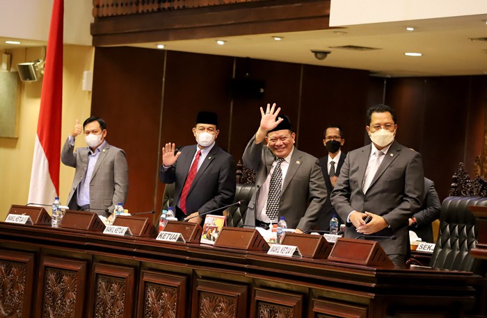 Sidang paripurna ke-6 masa sidang II tahun sidang 2021-2022 di Nusantara V, Kompleks Parlemen MPR/DPR-DPD, Senayan, Jakarta, Kamis (16/12/2021).