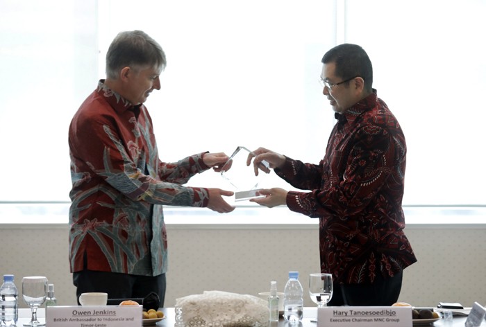 Executive Chairman MNC Group Hary Tanoesoedibjo menerima kunjungan persahabatan Duta Besar Inggris untuk Indonesia dan Timor-Leste Owen Jenkins di MNC Center.