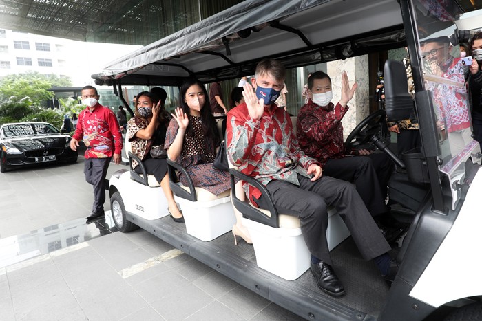 Executive Chairman MNC Group Hary Tanoesoedibjo menerima kunjungan persahabatan Duta Besar Inggris untuk Indonesia dan Timor-Leste Owen Jenkins di MNC Center.