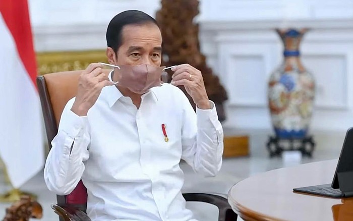 Presiden Joko Widodo mengajak masyarakat untuk bersama-sama berupaya mencegah terjadinya penularan Covid-19 varian Omicron di Tanah Air.