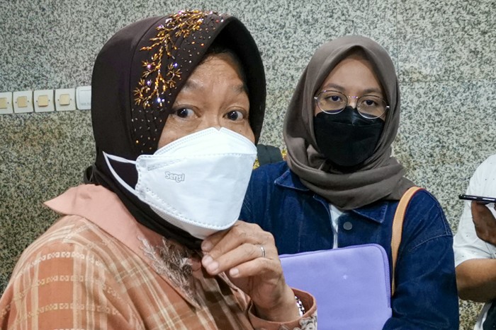 Menteri Sosial Tri Rismaharini memberikan pengarahan kepada para petugas dalam pelatihan teknis manajemen Command Center di Jakarta, Jumat (17/12/2021).