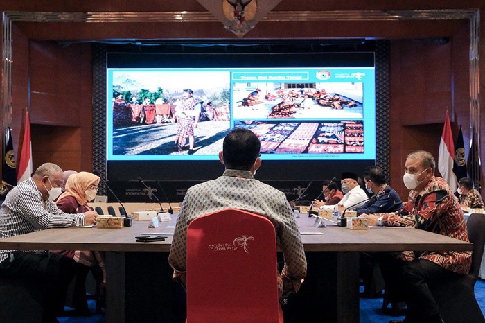 Menparekraf Sandiaga Uno, meminta 4 Kepala Daerah di Sumba Barat, Sumba Timur, Malaka, di NTT, serta Berau di Kaltim untuk mengembangkan desa wisata.