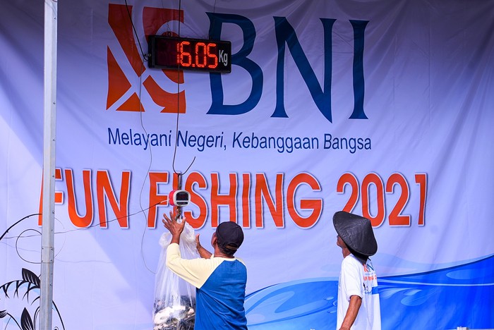 Lomba mancing antar jurnalis nasional di Kolam Pemancingan Deluna Adhiraja, Depok, Jawa Barat, Sabtu (18/12/2021).