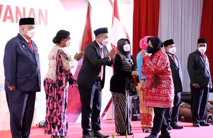 Menteri Sosial Tri Rismaharini saat menghadiri perayaan Hari Kesetiakawanan Sosial Nasional (HKSN).