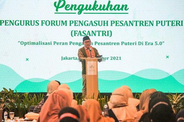 Wakil Ketua DPR RI Abdul Muhaimin Iskandar memberi pengarahan dalam lokakarya Optimalisasi Peran Pengasuh Pesantren Putri di Era 5.0.