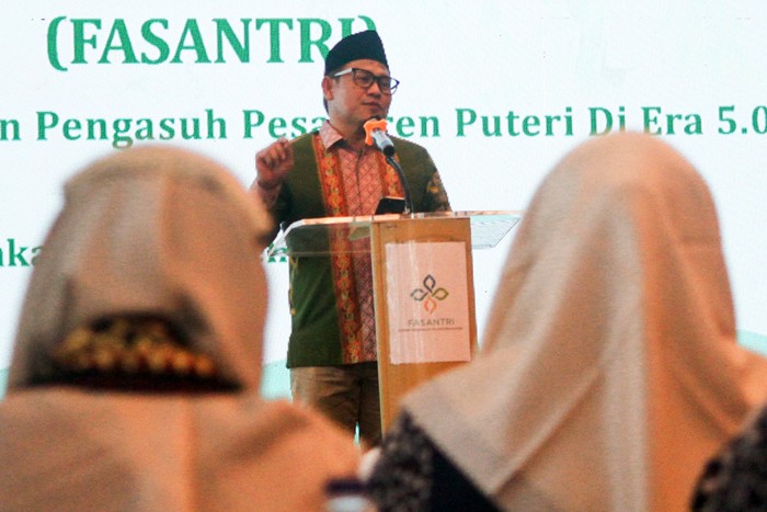 Wakil Ketua DPR RI Abdul Muhaimin Iskandar memberi pengarahan dalam lokakarya Optimalisasi Peran Pengasuh Pesantren Putri di Era 5.0.