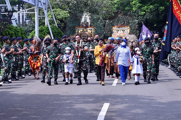 Panglima TNI Jenderal TNI Andika Perkasa melaksanakan kunjungan kerja ke Markas Komando Armada I, Jl. Gunung Sahari, Jakarta Pusat, Senin (20/12/2021).