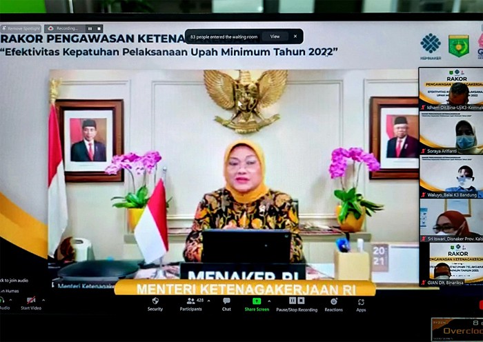 Menteri Ketenagakerjaan Ida Fauziyah, meminta pengawas ketengakerjaan mengawal pelaksanaan Upah Minimum (UM) di Daerah.