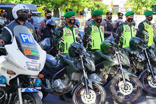 Apel Gelar Pasukan Operasi Kepolisian Terpusat Lilin Candi 2021 di Jalan Pemuda Semarang, Jawa Tengah, Kamis (23/12/2021).