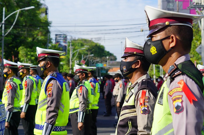 Apel Gelar Pasukan Operasi Kepolisian Terpusat Lilin Candi 2021 di Jalan Pemuda Semarang, Jawa Tengah, Kamis (23/12/2021).