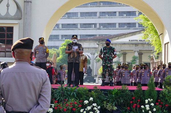 Apel Gelar Pasukan Operasi Kepolisian Terpusat Lilin Candi 2021 di Jalan Pemuda Semarang, Jawa Tengah, Kamis (23/12/2021).