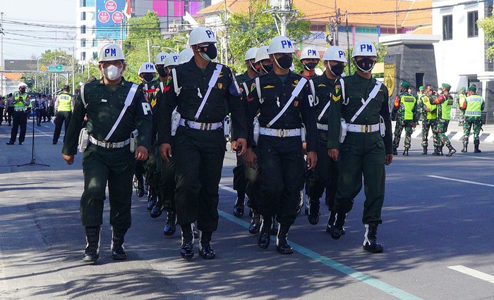 Apel Gelar Pasukan Operasi Kepolisian Terpusat Lilin Candi 2021 di Jalan Pemuda Semarang, Jawa Tengah, Kamis (23/12/2021).