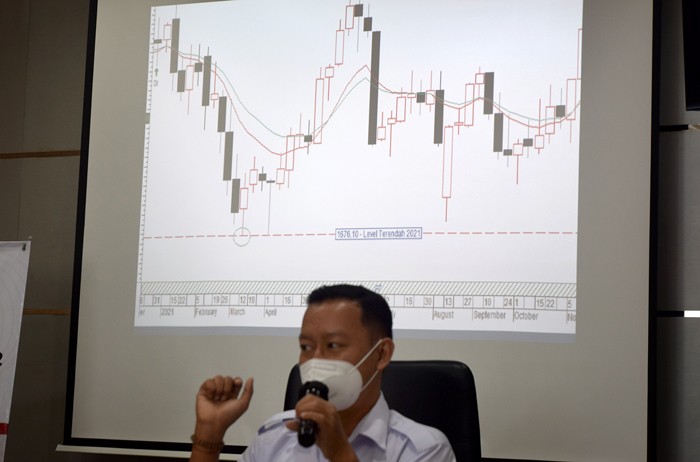 Media Outlook 2022 bertemakan Tantangan Ekonomi Global di Tengah Gelombang Ketidakpastian dan Peluang Kemilau Harga Emas di Tahun Depan di Semarang.