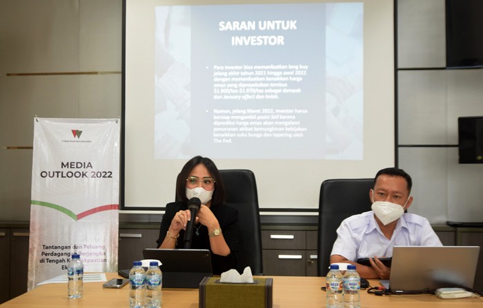 Media Outlook 2022 bertemakan Tantangan Ekonomi Global di Tengah Gelombang Ketidakpastian dan Peluang Kemilau Harga Emas di Tahun Depan di Semarang.