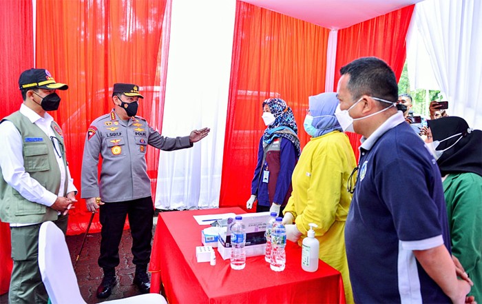 Sebanyak 1,2 juta dosis vaksin ditargetkan dalam kegiatan percepatan vaksinasi ini.