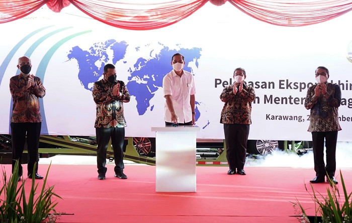Pelepasan Ekspor Akhir Tahun 2021, di PT Toyota Motor Manufacturing Indonesia, Karawang International Industrial City, Jawa Barat, Kamis (23/12/2021).