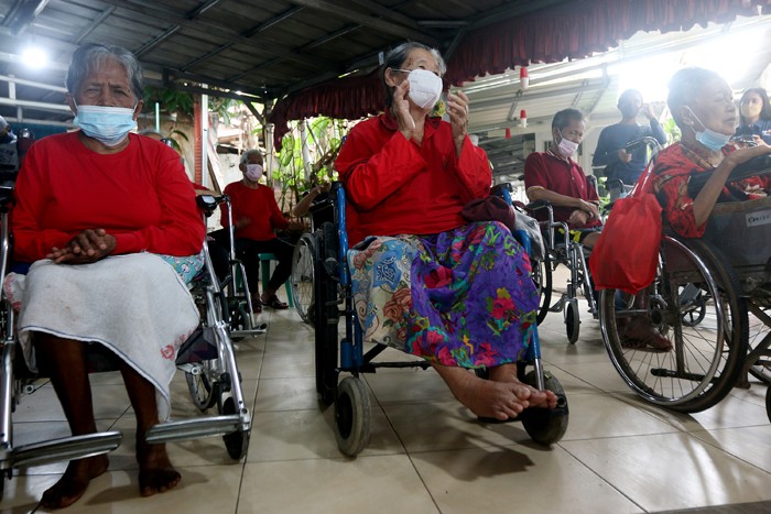 Menjelang natal 2021, MNC Peduli berbagi kasih kepada para penghuni Rumah Jompo Kasih Sayang yang berada di Duren Jaya, Bekasi Timur, Kota Bekasi.