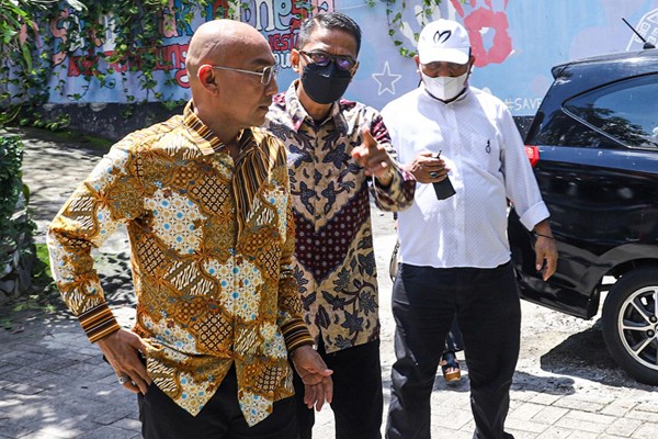 Ayah almarhumah Vanessa Angel, Doddy Sudrajat saat jumpa pers di Kantor Komnas Perlindungan Anak, Pasar Rebo, Jakarta Timur, Jumat (24/12/2021).