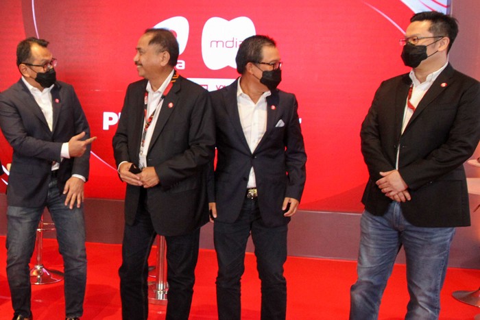 Jajaran Direksi PT Visi Media Asia (VIVA) saat melangsungkan paparan Public Expose secara virtual di Jakarta, Kamis (23/12/2021).