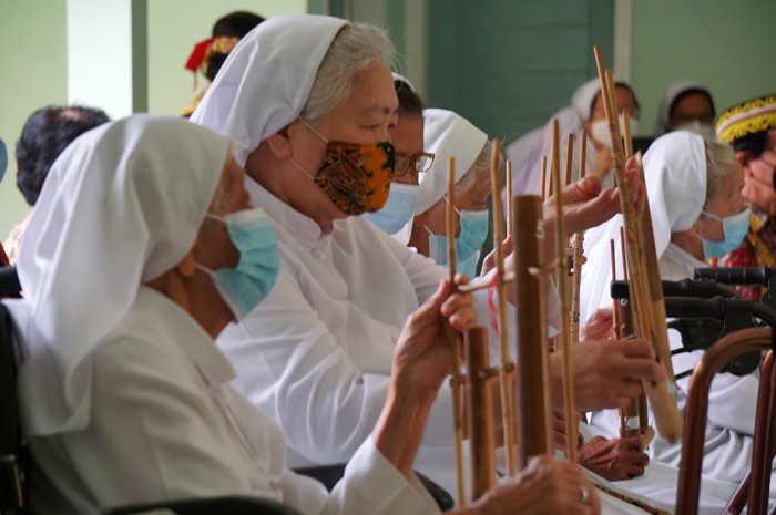 Komunitas Persaudaraan Lintas Agama menggelar acara Safari Natal Lintas Agama di Susteran Penyelenggaraan Ilahi Samping Gereja Bongsari Semarang.