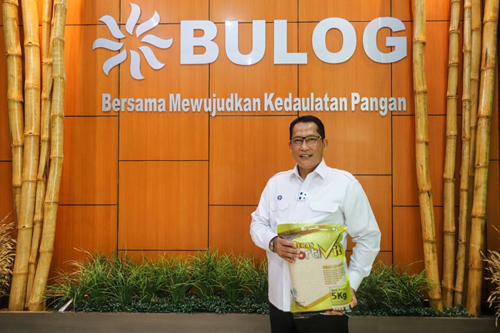 Direktur Utama Perum Bulog Budi Waseso memberikan keterangan saat konferensi pers di Kantor Pusat Perum Bulog, Jakarta Selatan, Selasa (28/12/2021).